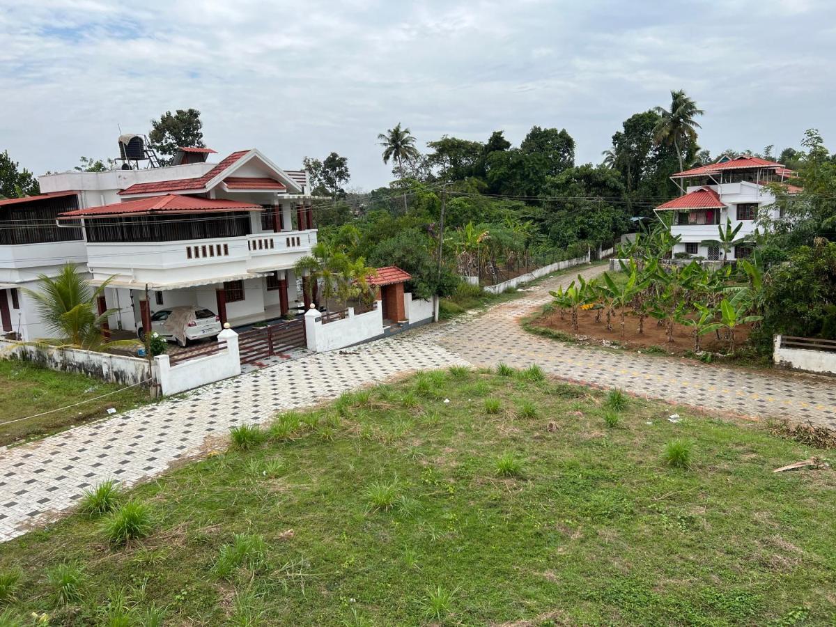 Pullad Villa Aranmula Eksteriør bilde